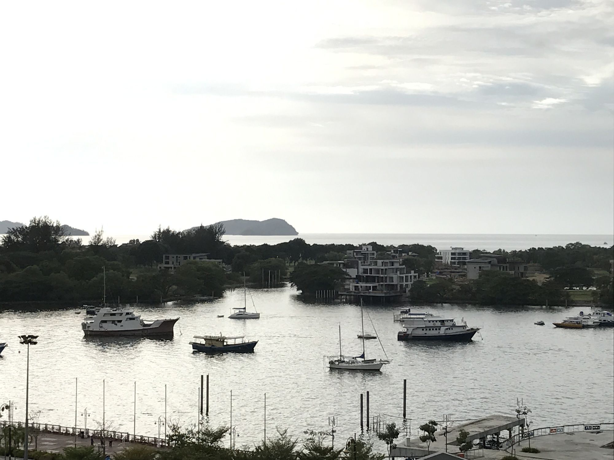 Sunset & Seaview Vacation Condos At Marina Court Resort Condo Kota Kinabalu Eksteriør bilde